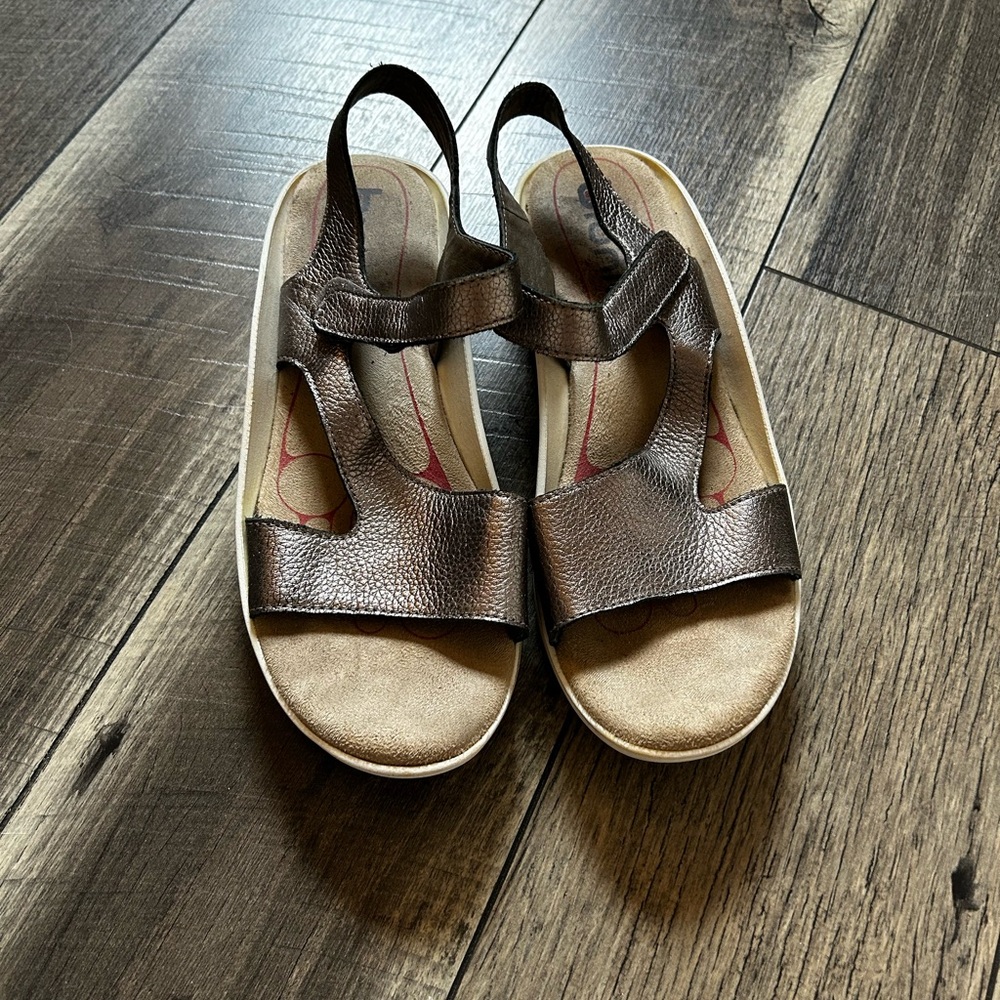 Metallic Sandals with Straps